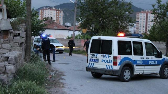 Halı sahada kendisine faul yapan kişiyi pompalı tüfekle öldürdü