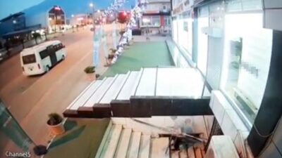 Bursa’da hırsızlar başladığı işi yarım bırakmadı