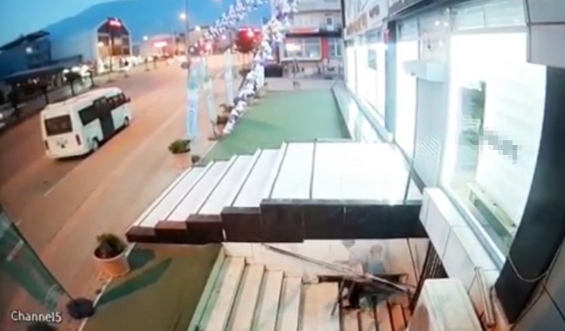 Bursa’da hırsızlar başladığı işi yarım bırakmadı