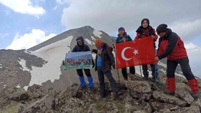 İnegöl Belediyesporlu dağcılar Hasan Dağı’na tırmandı