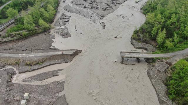 Derelerin suyu yükseldi! 6 köprü yıkıldı, 5 köye ulaşım sağlanamıyor
