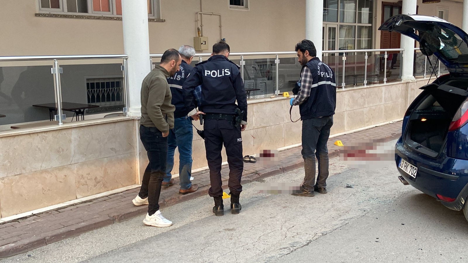 Bursa’da kazanın ardından kendisini uyaran 2 kişiye kurşun yağdırdı Bursa’da kazanın ardından kendisini uyaran 2 kişiye kurşun yağdırdı