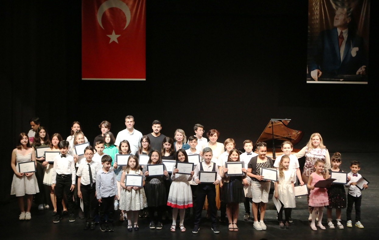 Küçük piyanistlere tam not 1 kucuk piyanistlere tam not 03db1d9