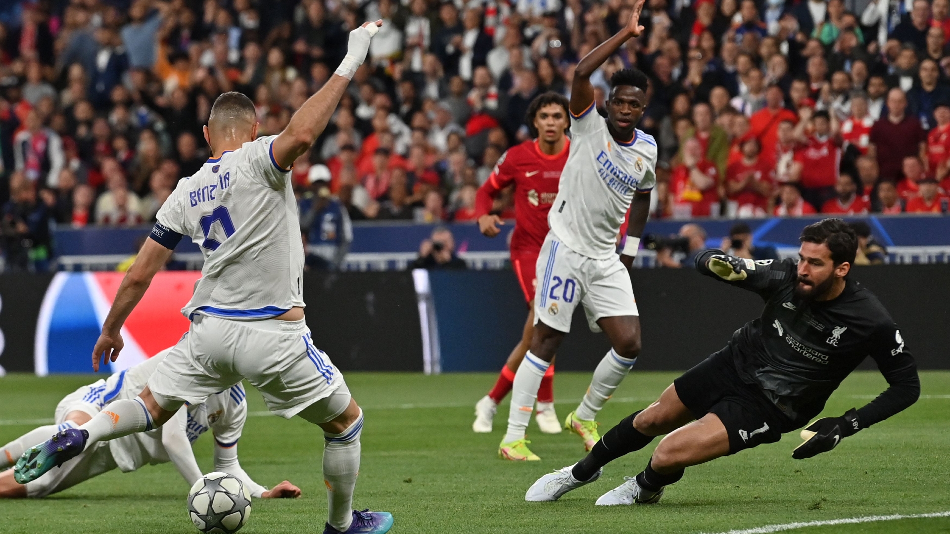 Şampiyonlar Ligi’nde kupa sahibini buldu! Bakın dev kupayı kim kazandı?