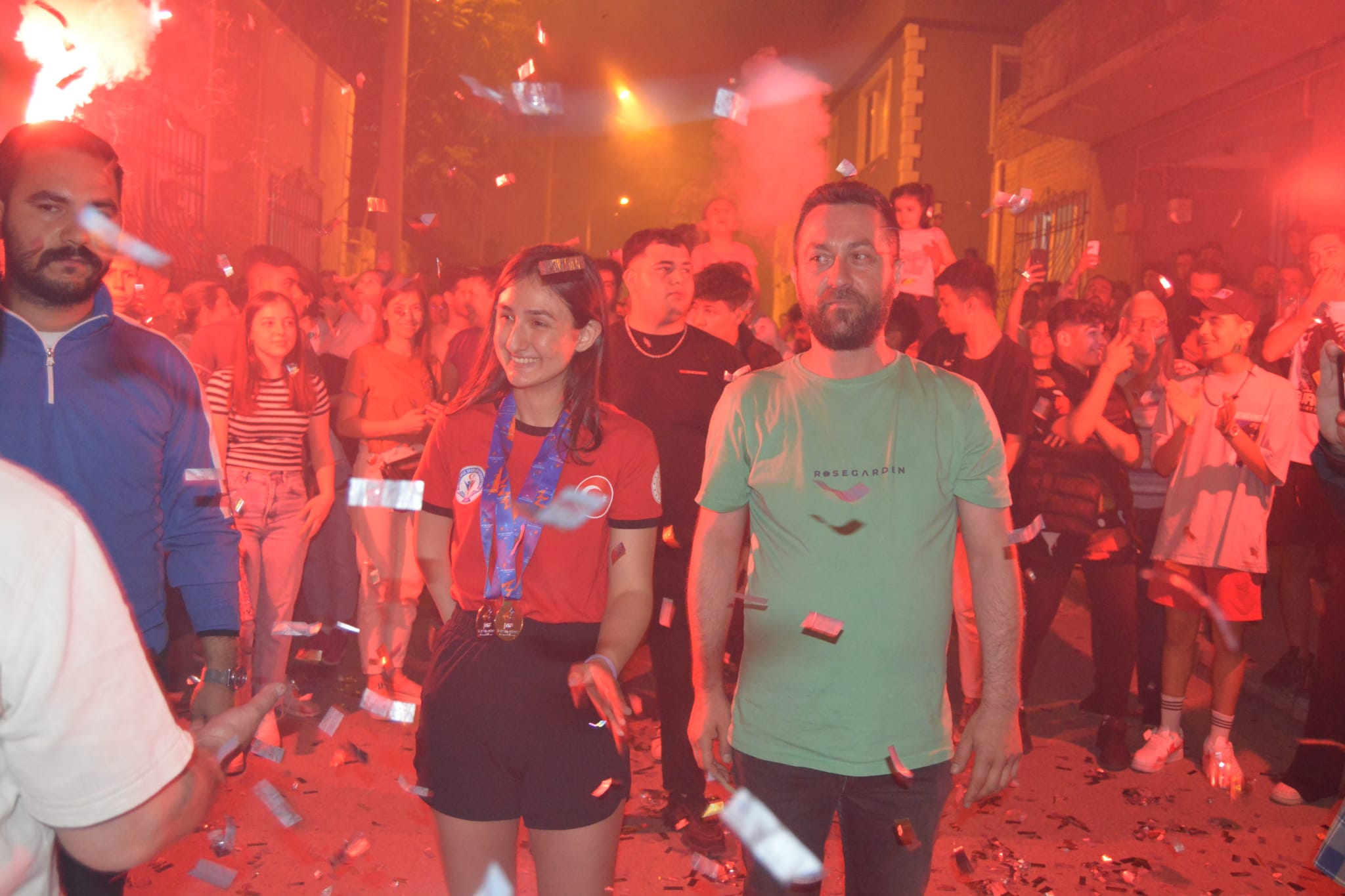 Dünya şampiyonu Bursalı sporcuya görkemli karşılama Dünya şampiyonu Bursalı sporcuya görkemli karşılama