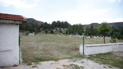 Pes dedirten hırsızlık! Mezarlıktan…