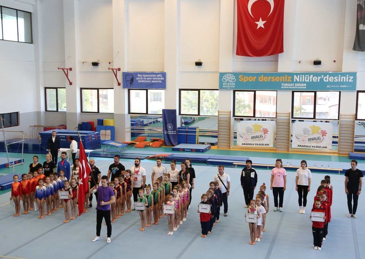 Minik cimnastikçiler Nilüfer’de yarıştı Minik cimnastikçiler Nilüfer’de yarıştı