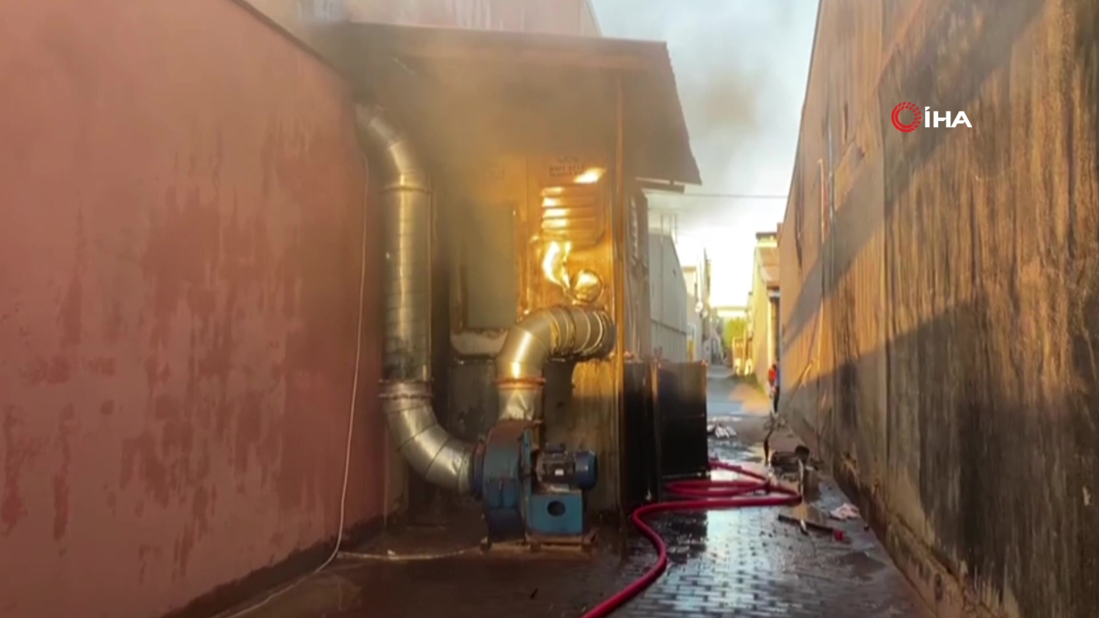 Bursa mobilya fabrikasında patlama