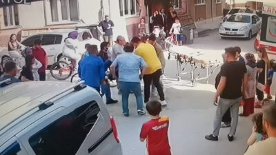 Bursa’da motosikletli genç kız araca yandan çarptı: 1 yaralı