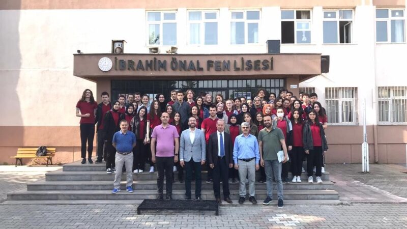 Mustafakemalpaşa Belediyesinden YGS’ye hazırlanan öğrencilere destek Her fırsatta gençlere destek veren ve onların yanlarında olan Mustafakemalpaşa