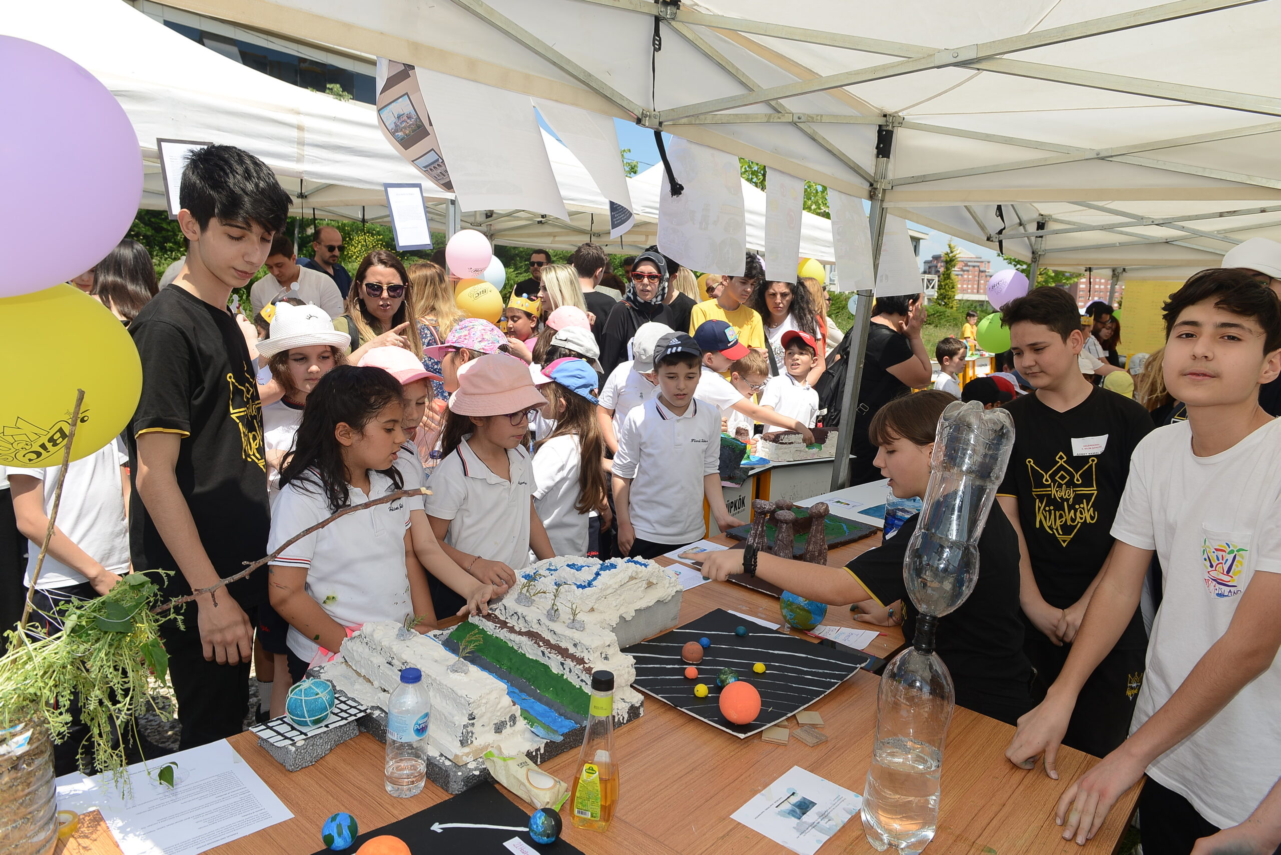 Bursa’da bilim şenliği! KüpKök’ün bilim adamları iş başında…