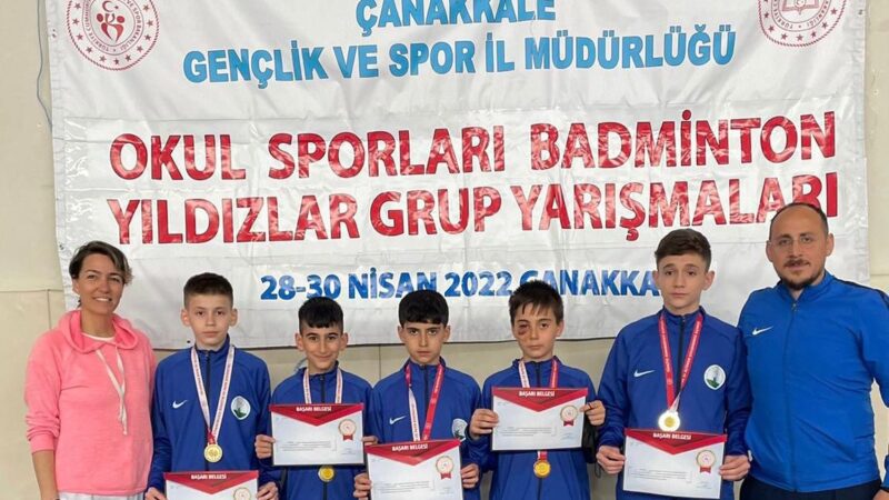 Osmangazi Belediyespor Badminton Takımı sporcuları, Çanakkale’de düzenlenen Okul Sporları Yıldızlar