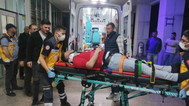 Bursa’da otomobiller kafa kafaya çarpıştı Bursa’nın Orhangazi ilçesinde trafik kazasında iki otomobil kafa kafaya çarpıştı.