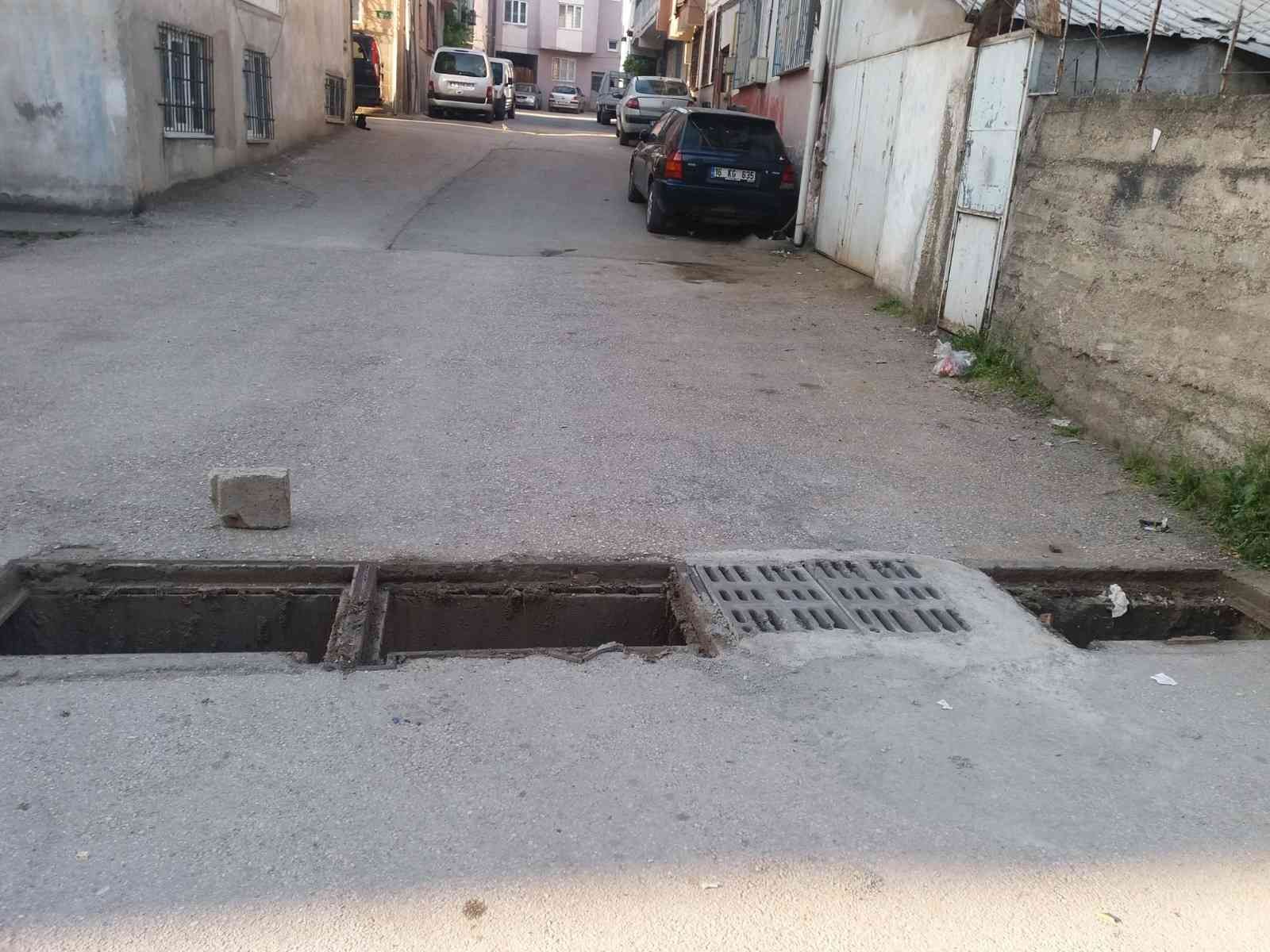 Pes doğrusu… Bursa’da hırsızlar mazgalları çaldı