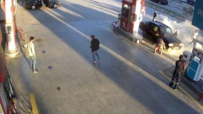 Akaryakıt istasyonunda panik anları