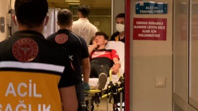 Bursa’da selfie çekerken motosikletle duvara çarpıp kanala düştüler