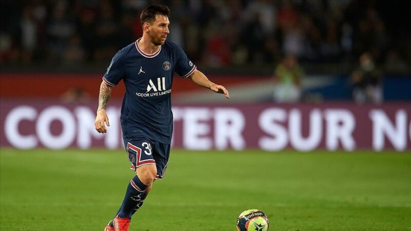 Gazeteci Alex Candal'a göre Lionel Messi bir sezon daha Avrupa'da