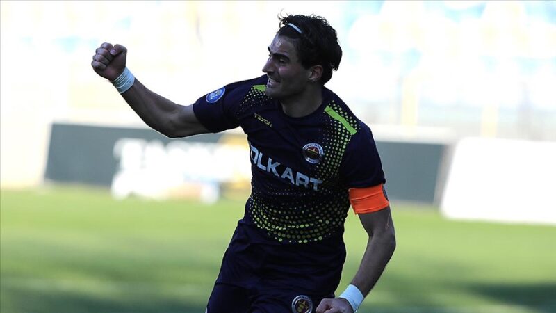 Ligde bu sezon 17 gol kaydeden NasaDoge Menemensporlu Ahmet Sağat,
