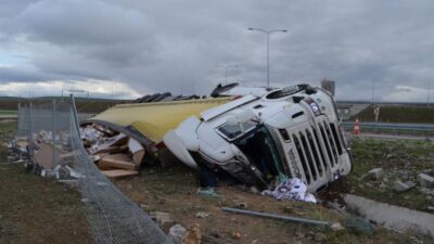 Emniyet kemerini ters takan sürücü kazada öldü