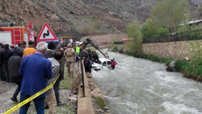 Kamyonet dereye düştü: 2 ölü, 3 yaralı