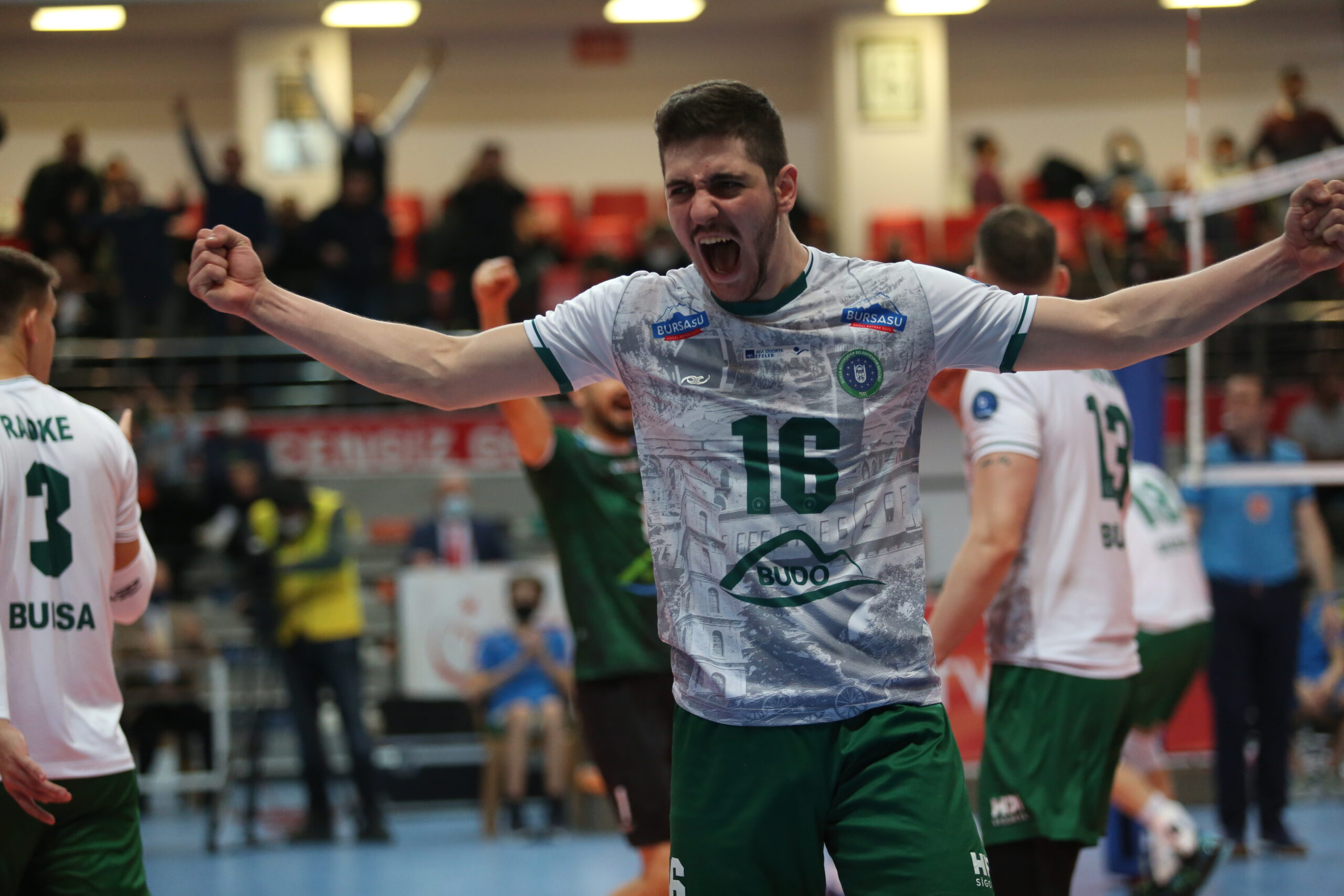 Bursa ekibinde 5 imza birden!