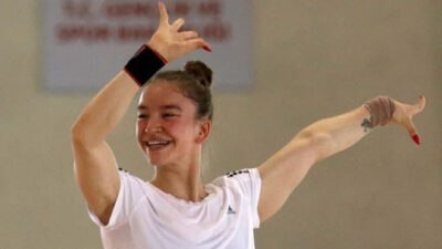 Milli cimnastikçi Ayşe Begüm Onbaşı dünya ikincisi oldu