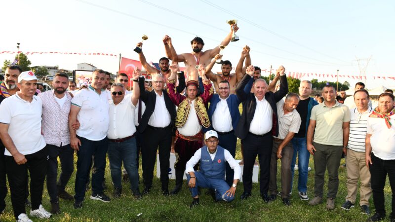 Bursa’da altın kemer İsmail Koç’un Mustafakemalpaşa Belediyesi Yalıntaş Yağlı Güreşleri'nde zafere İsmail Koç ulaştı.