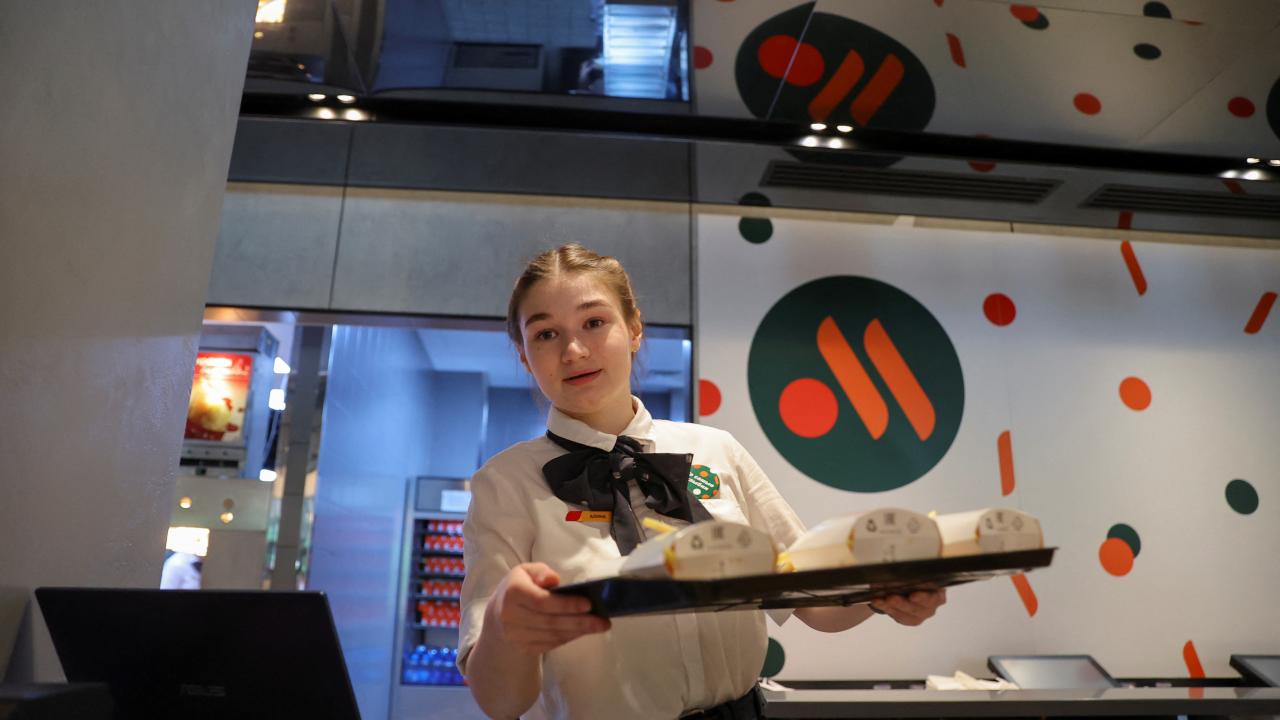 Rusya’da McDonald’s yeni adıyla tekrar açıldı