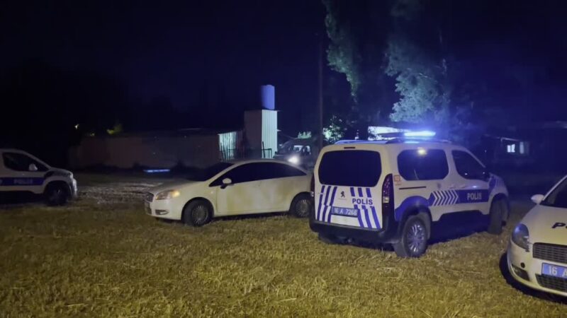 Bursa'da yeğenleri Ferman (19) ile Şahin Gündüzeli (22) kardeşleri tabancayla