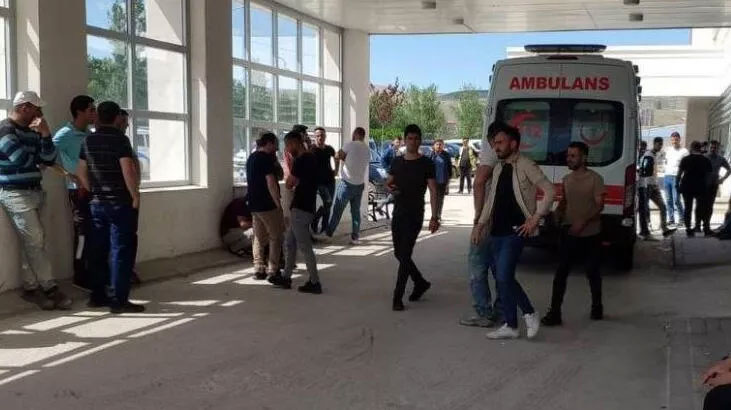 Kavgayı ayırmak için araya girdi, bekçiyi bıçakladı Kavgayı ayırmak için araya girdi, bekçiyi bıçakladı