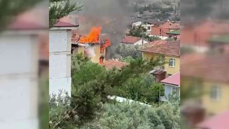 Bursa’da 3 katlı bina küle döndü Bursa’nın İznik ilçesinde 3 katlı bina alevlere teslim oldu. İtfaiye
