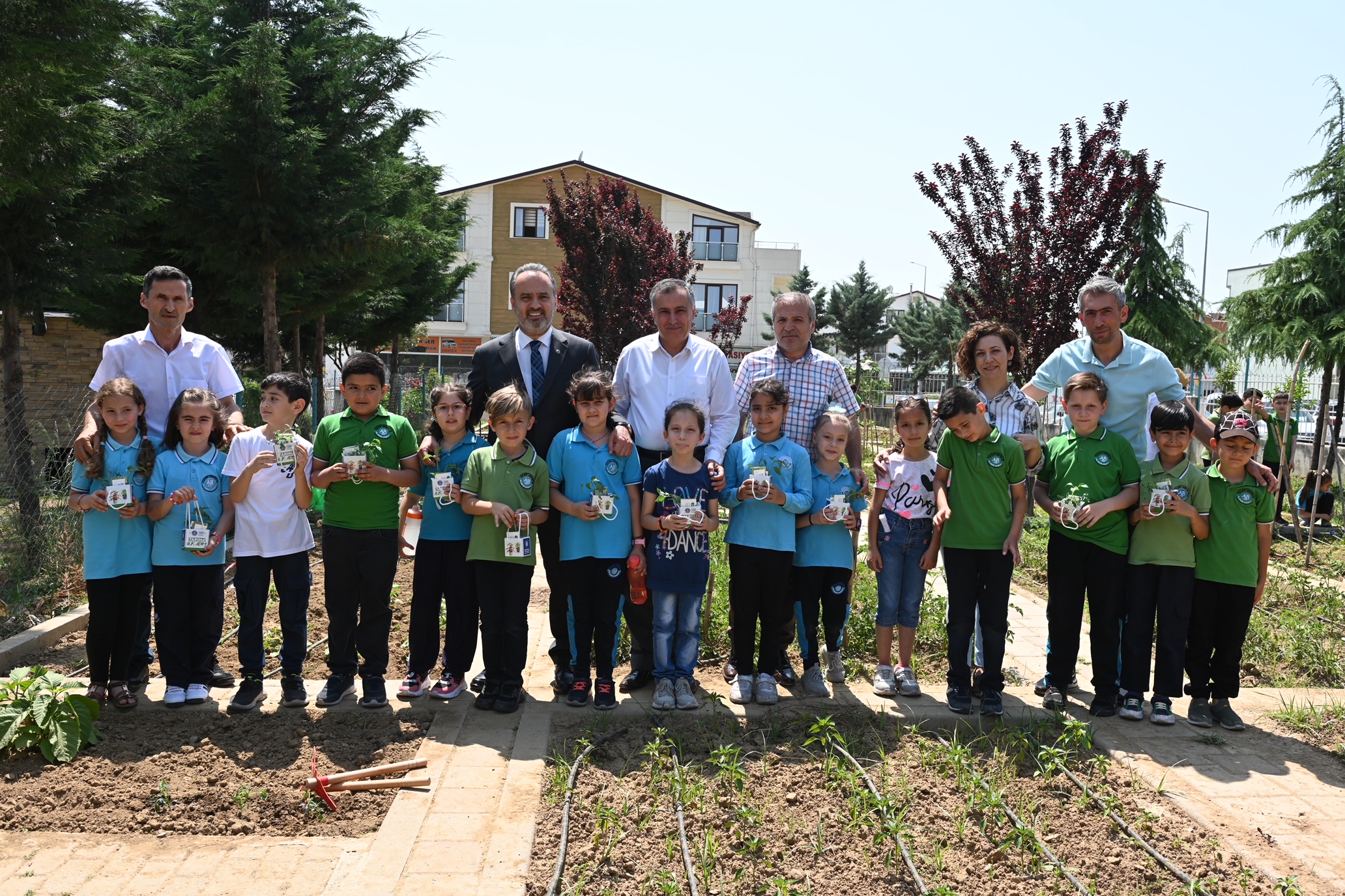 Bursa’da minikler toprakla buluştu
