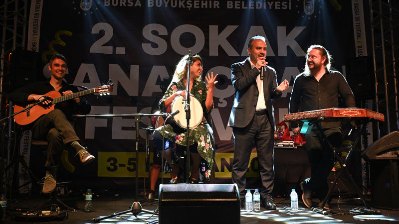 Sokak sanatçılarından muhteşem final Bursa Büyükşehir Belediyesi tarafından bu yıl ikincisi düzenlenen Uluslararası Sokak