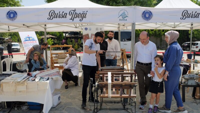Gastrofest’te ipek ve çini tanıtıldı Bursa'nın ilk gastronomi festivali Bursa GastroFest’te stant açan BUSMEK, Bursa’nın