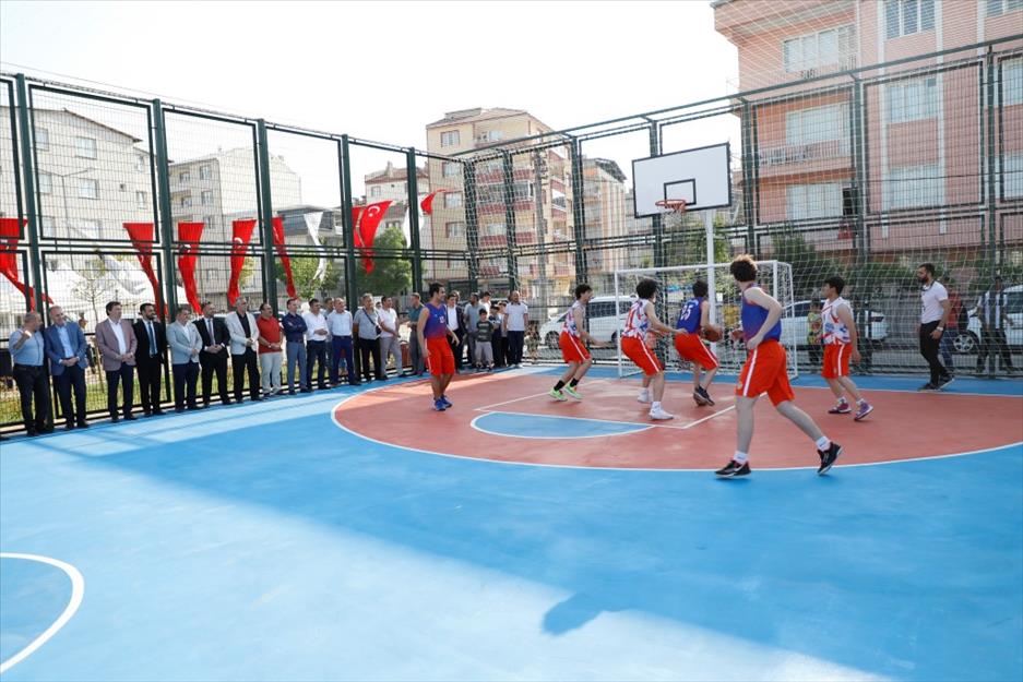 Burhaniye semt sahası törenle açıldı