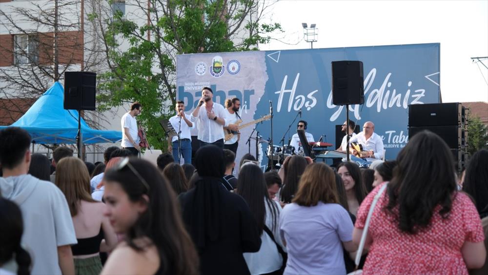 Üniversite öğrencileri Anıl Can ile coştu