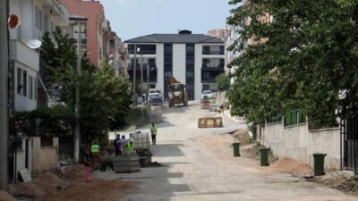 İnegöl’de 21 sokakta kaldırım yapımı sürüyor