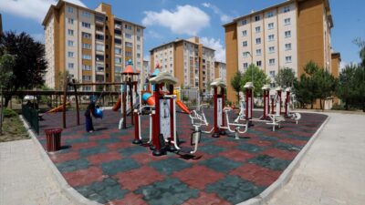 Baykoca Mahallesi’nde çocuk oyun alanı yenilenen yüzüyle hizmete girdi