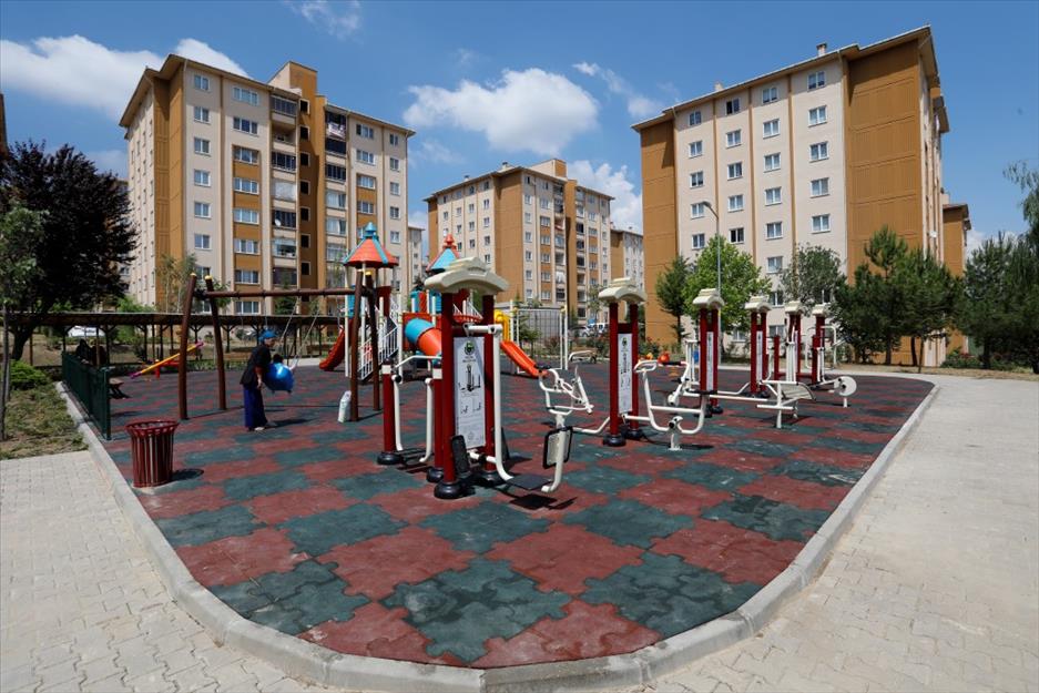 Baykoca Mahallesi’nde çocuk oyun alanı yenilenen yüzüyle hizmete girdi