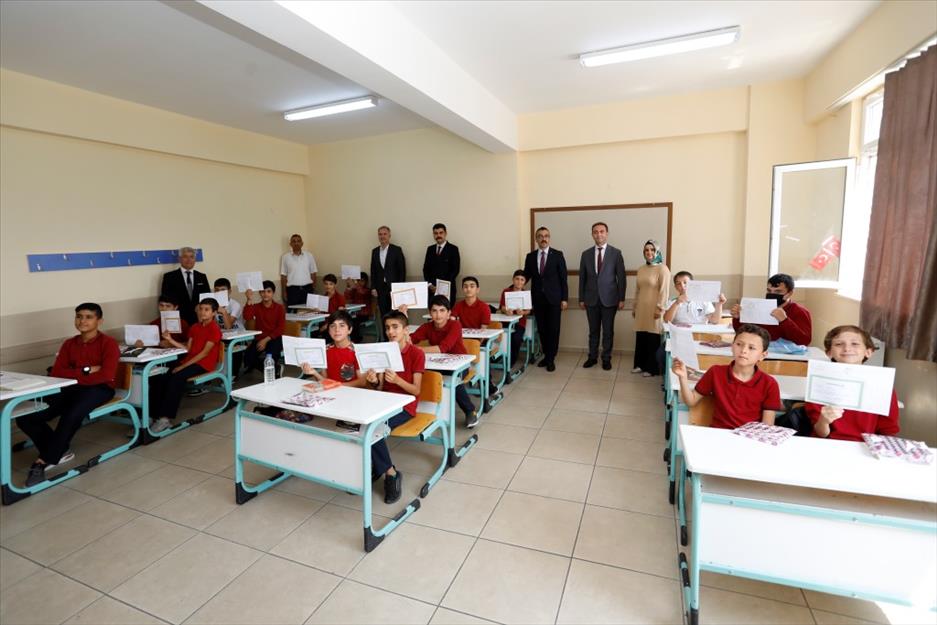 İnegöl protokolü, öğrencilerin karne heyecanına ortak oldu