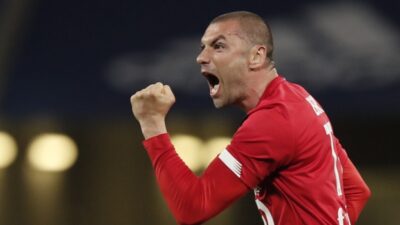 Burak Yılmaz’dan 5 yıllık imza