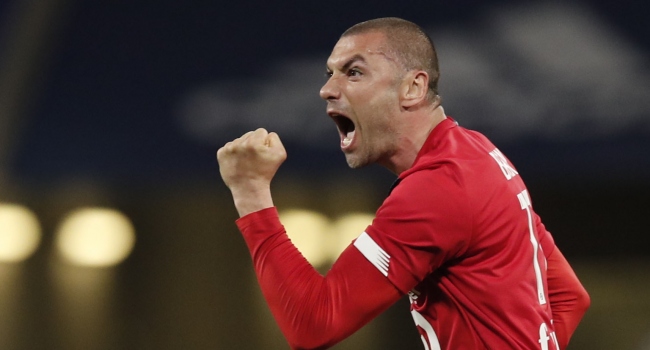 Burak Yılmaz’dan 5 yıllık imza Burak Yılmaz’dan 5 yıllık imza