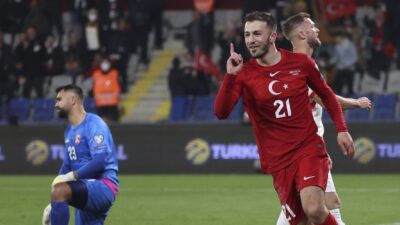 Brentford Halil’i satış listesine koydu