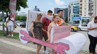 Bursa’da zam protestosu! At arabası ve Taş Devri göndermesi…