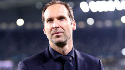 Petr Cech istifa etti