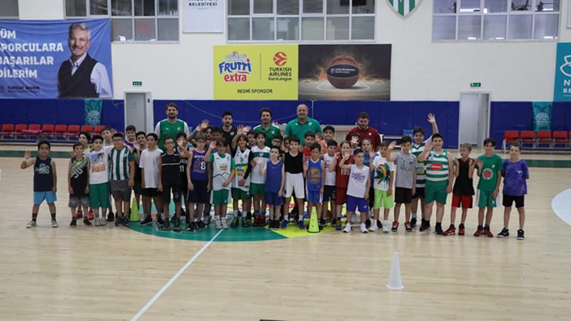 Bursaspor’un seçmelerine ilk gün yaklaşık 500 aday katıldı