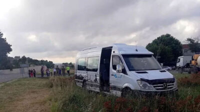 Hafif ticari araç ile servis çarpıştı! 6 öğrenci yaralandı