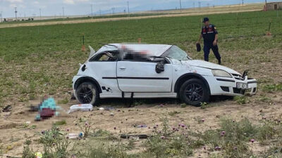Otomobil tarlaya yuvarlandı; doktor çift yaralandı