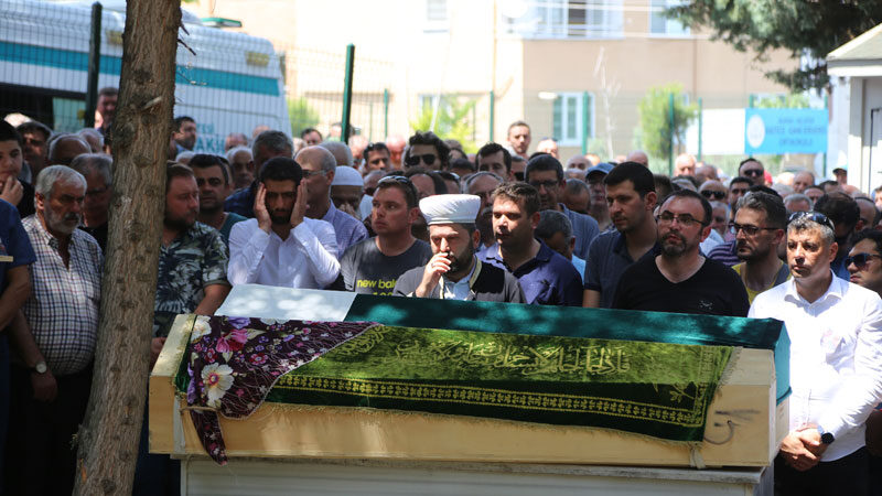 Eskişehir'deki trafik kazasında hayatını kaybeden emekli öğretmen çiftin cenazesi, Bursa'da