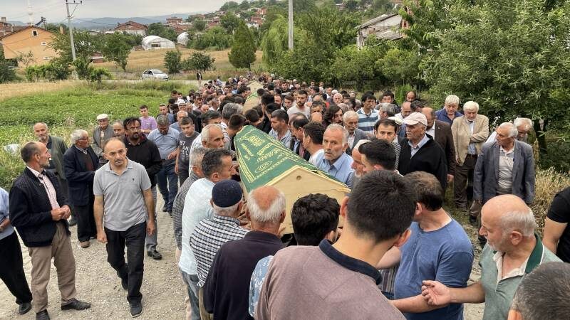Bursa'nın Nilüfer ilçesinde, beton mikserinin otomobilin üstüne devrilmesi sonucu hayatını